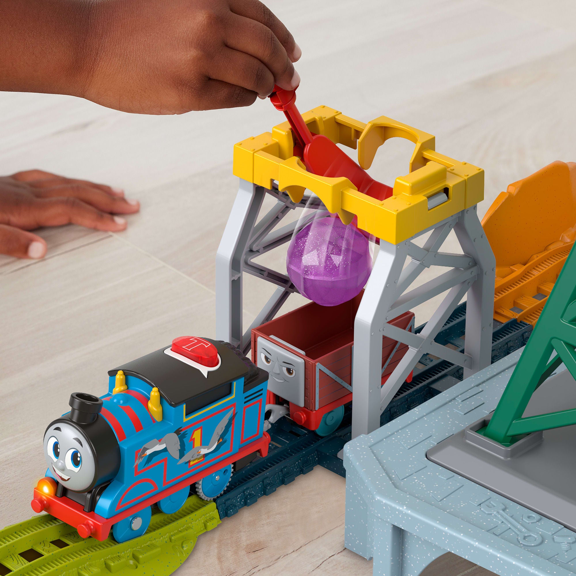 Thomas & Friends Pista de Juguete Set de Tren Parlante Cranky Delivery