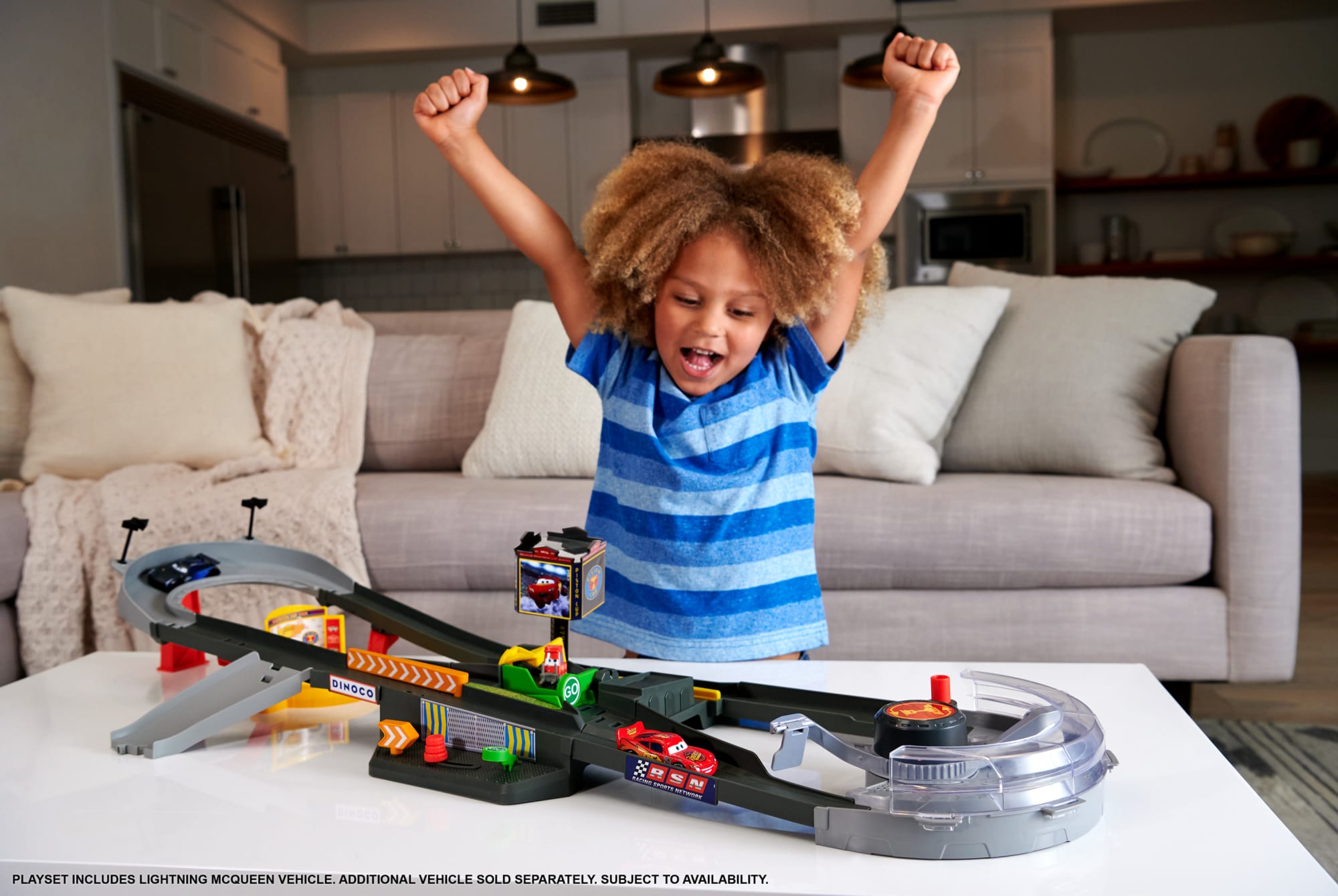 Disney · Pixar Cars-Circuit Course Piston Cup-Avec Voiture 1/55