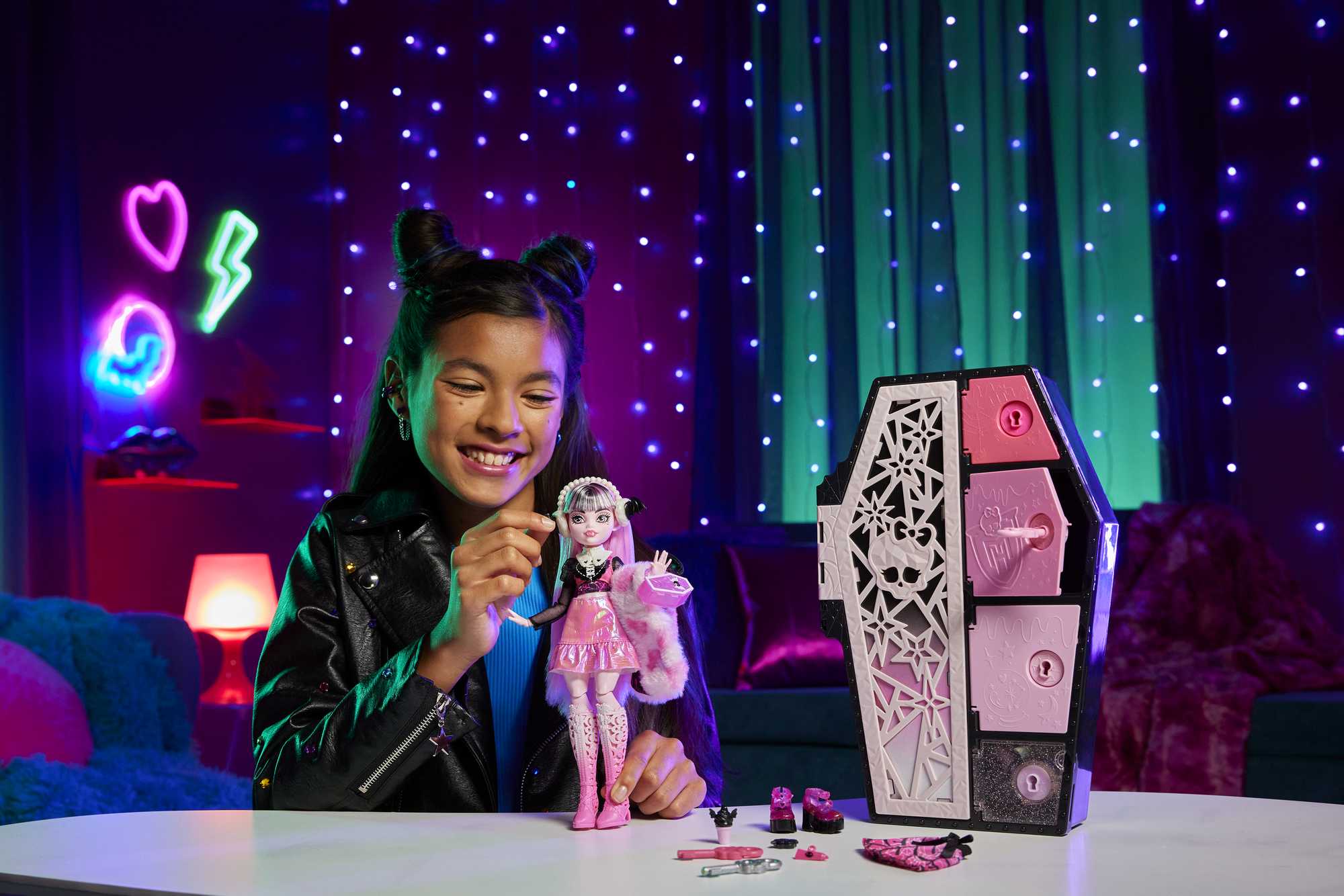 Monster High Muñeca Skulltimates Destellos de Horror Draculaura