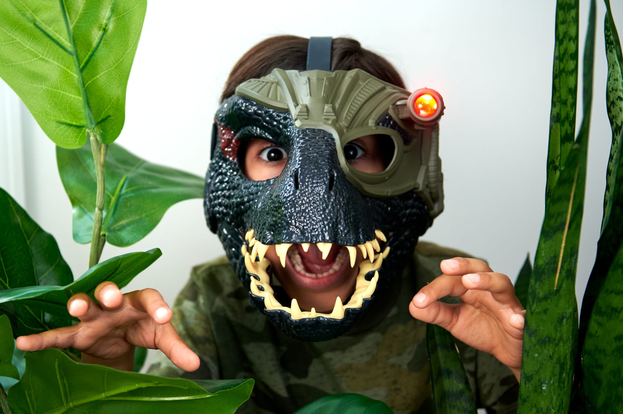 Jurassic World Indoraptor Dinosaur Mask With Tracking Light And Sound For Role Play