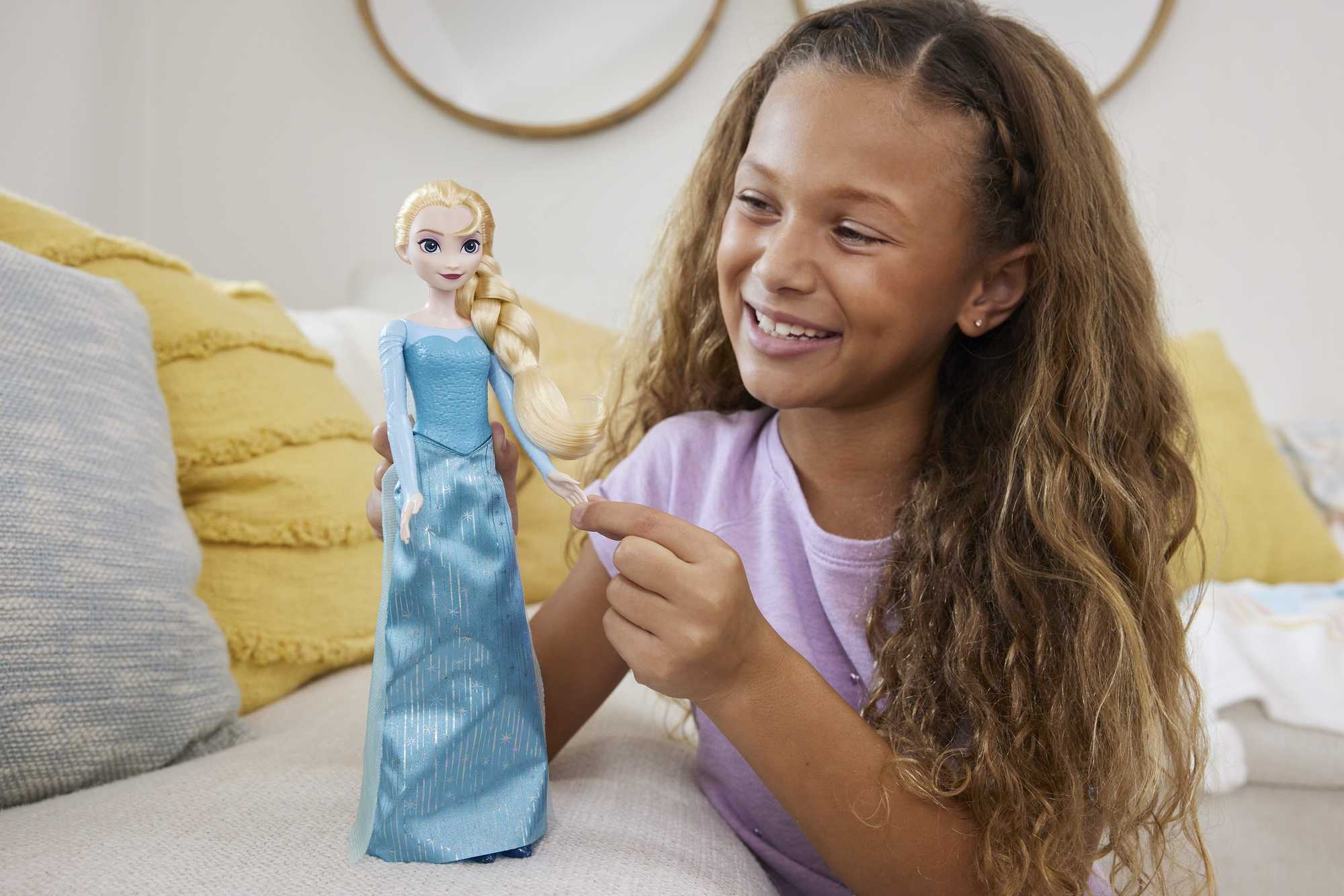 Disney-La Reine des Neiges-Elsa-Poupée Avec Habillage et Accessoires