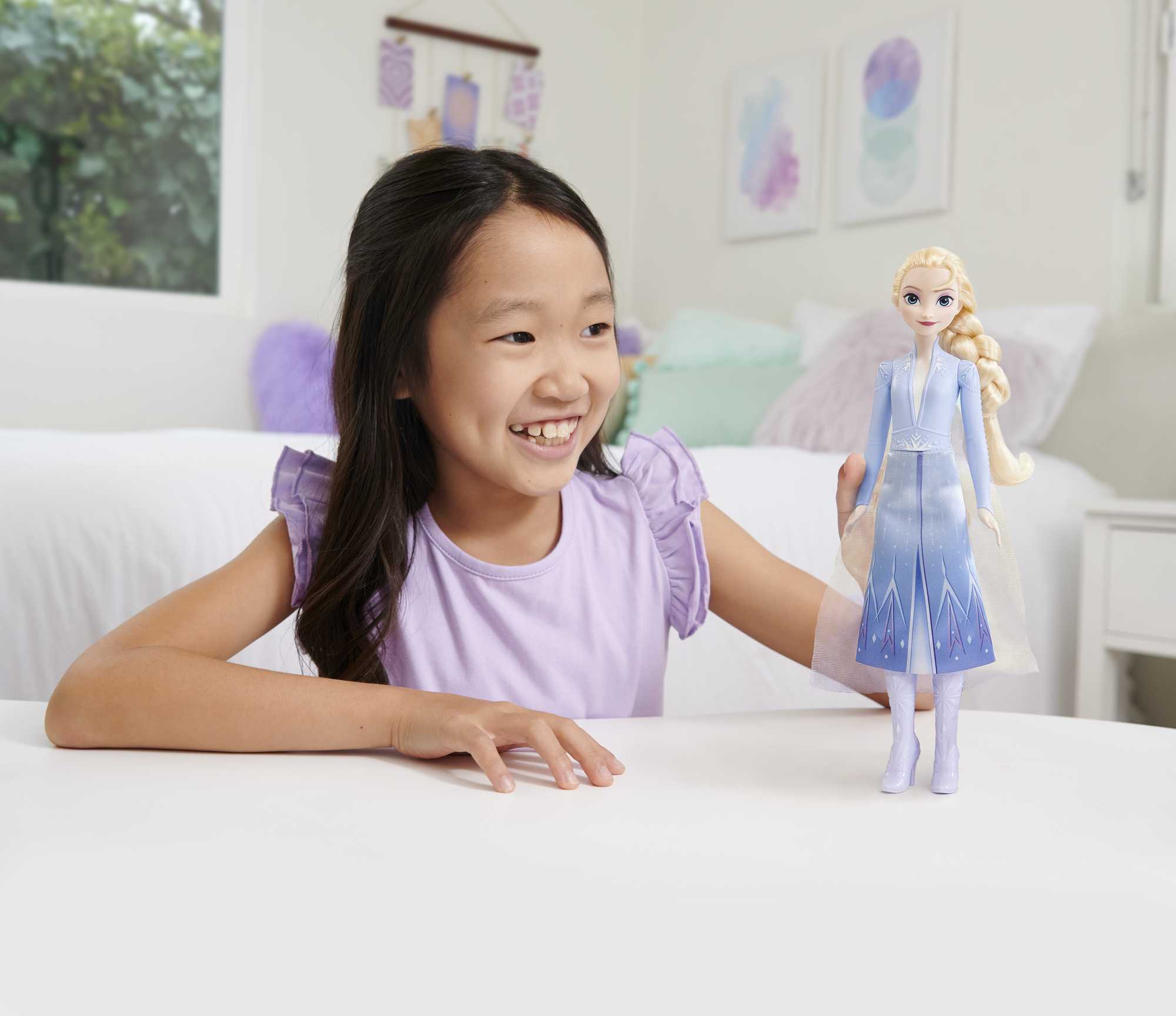 Disney-La Reine des Neiges 2-Elsa-Poupée Avec Habillage et Accessoires