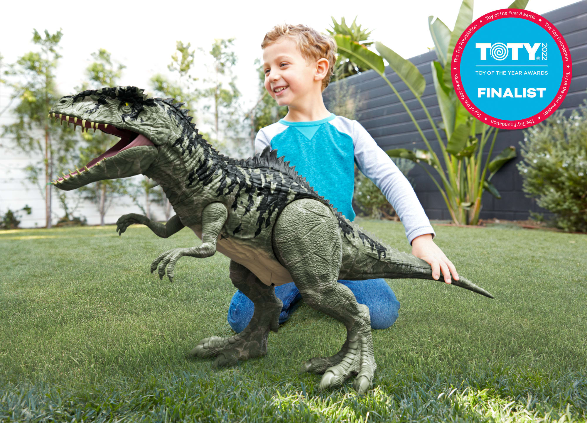 Mattel Jurassic World Dominion Super Colossal Tyrannosaurus Rex Action  Figure, Extra Large Dinosaur Toy at 41.5 Inches with Movable Joints and  Eating