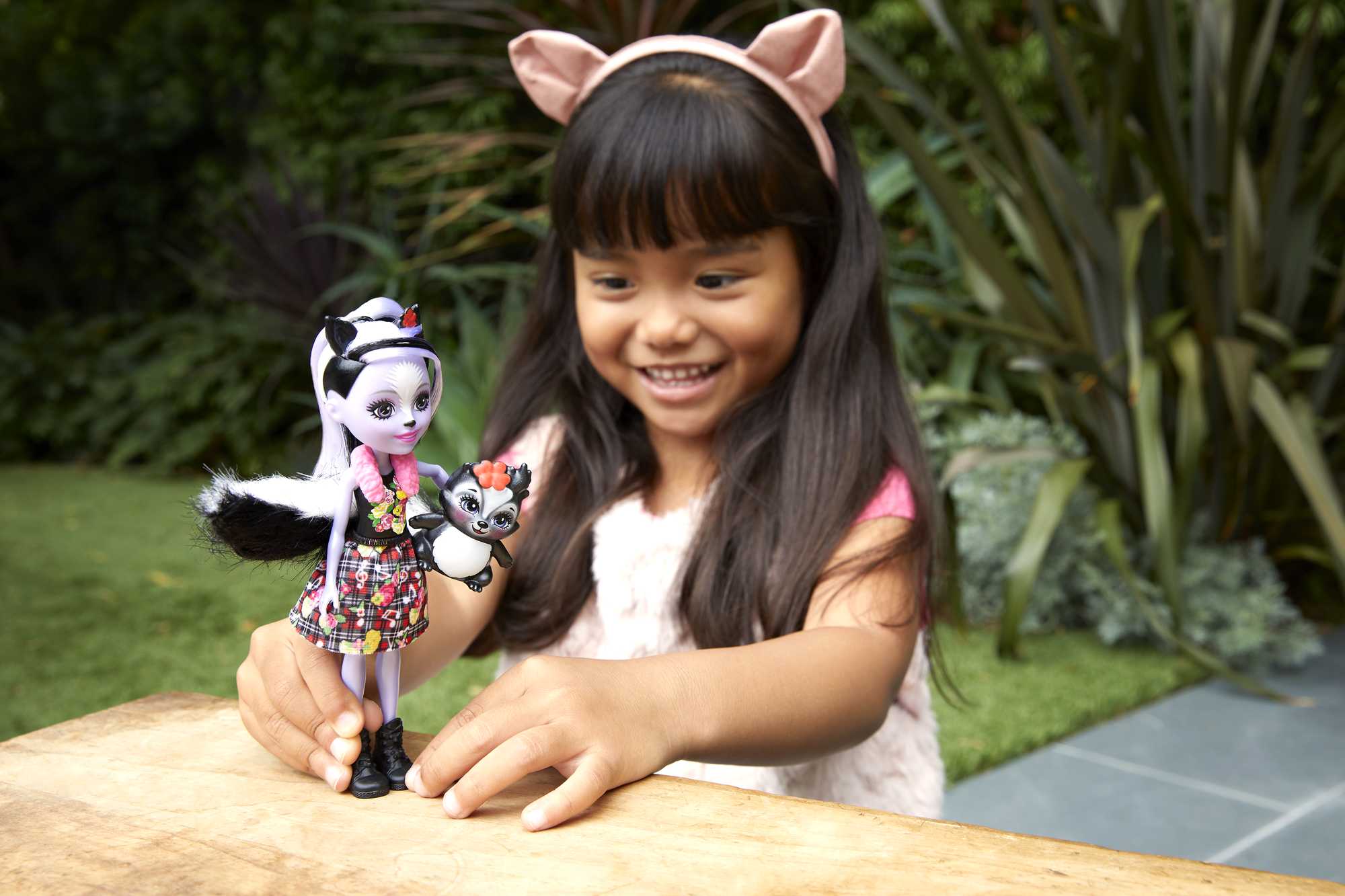 Enchantimals Muñeca Sage Skunk y Caper