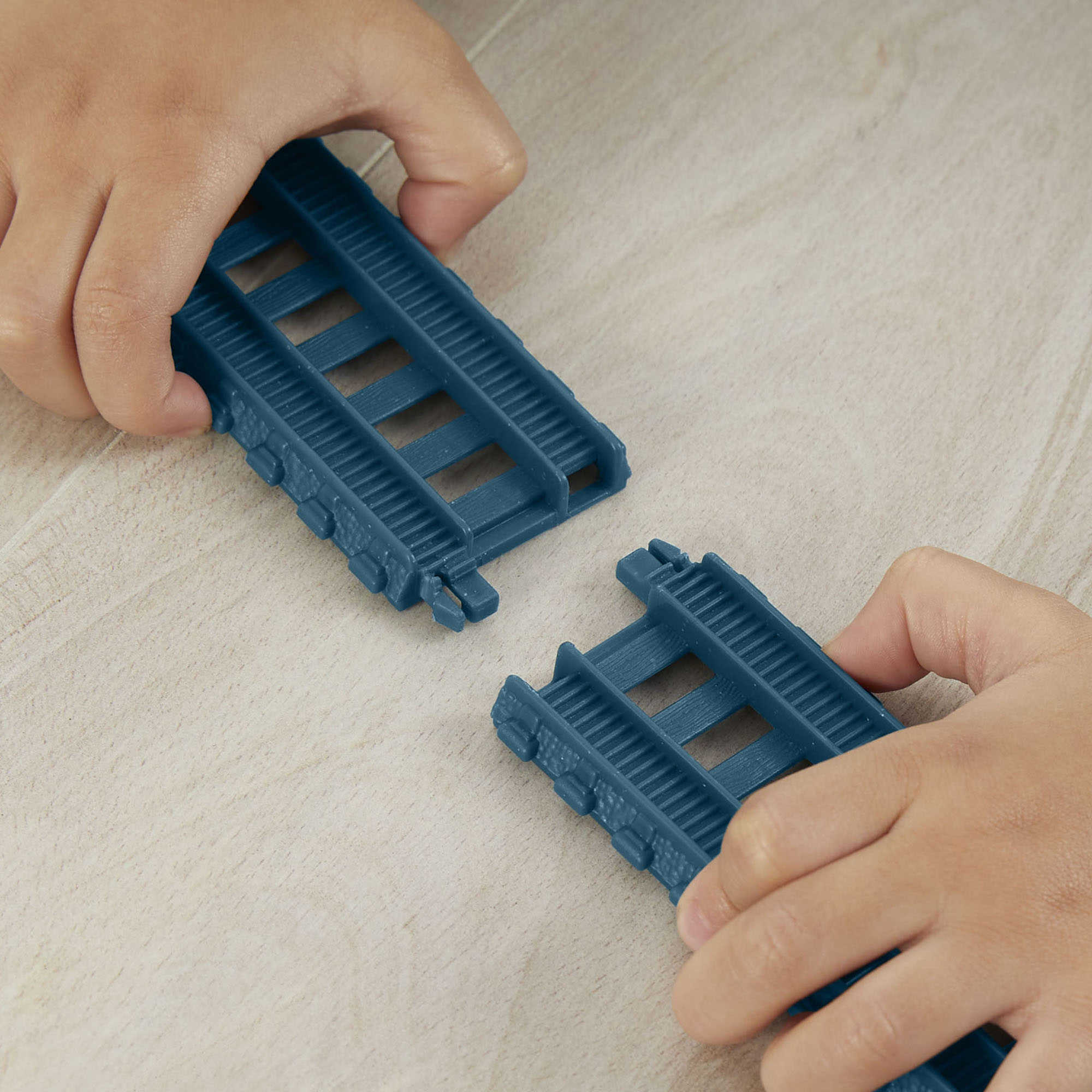 Thomas & Friends Pista de Juguete Set de Tren Parlante Cranky Delivery
