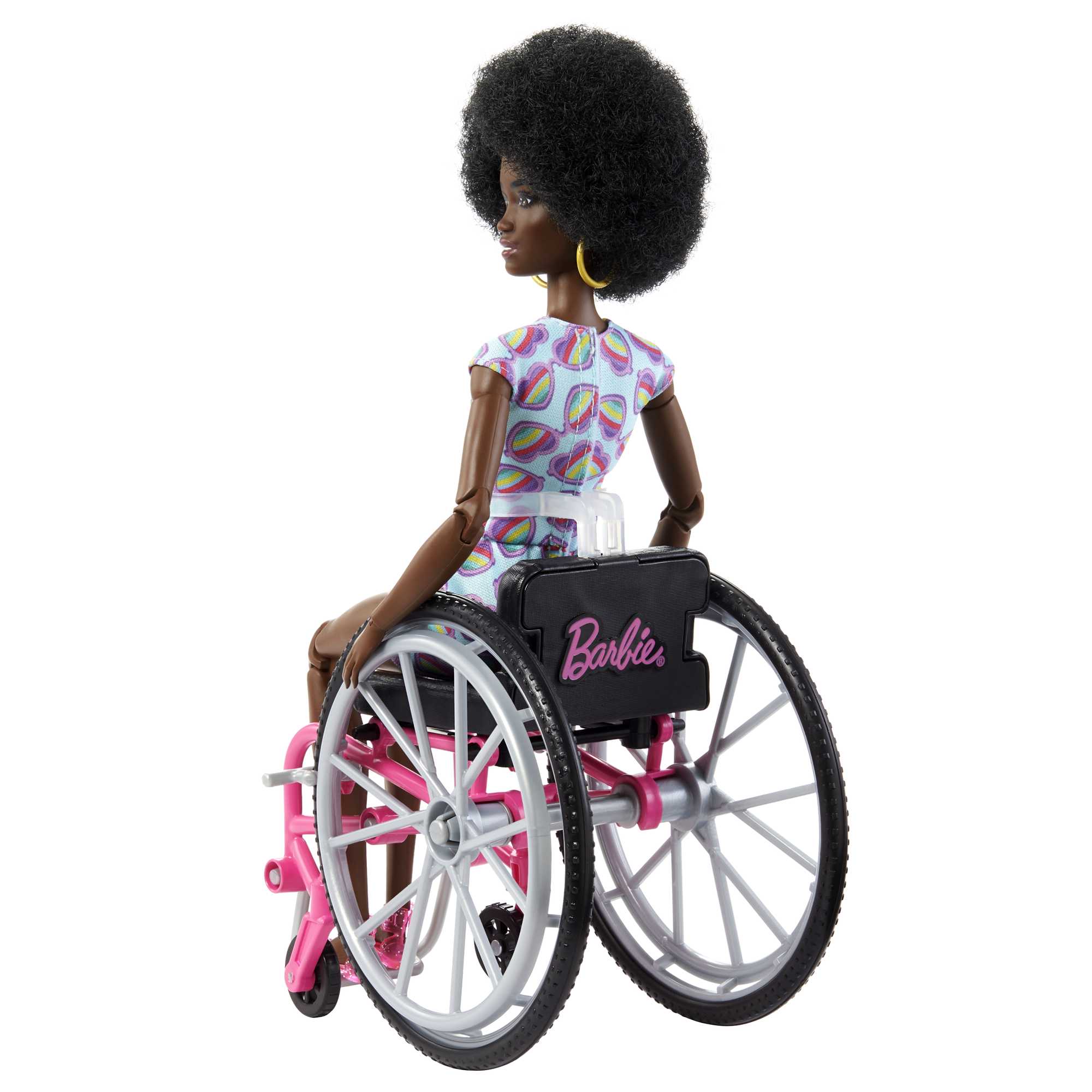 Poupée Barbie Fashionista avec fauteuil roulant, rampe et accessoires