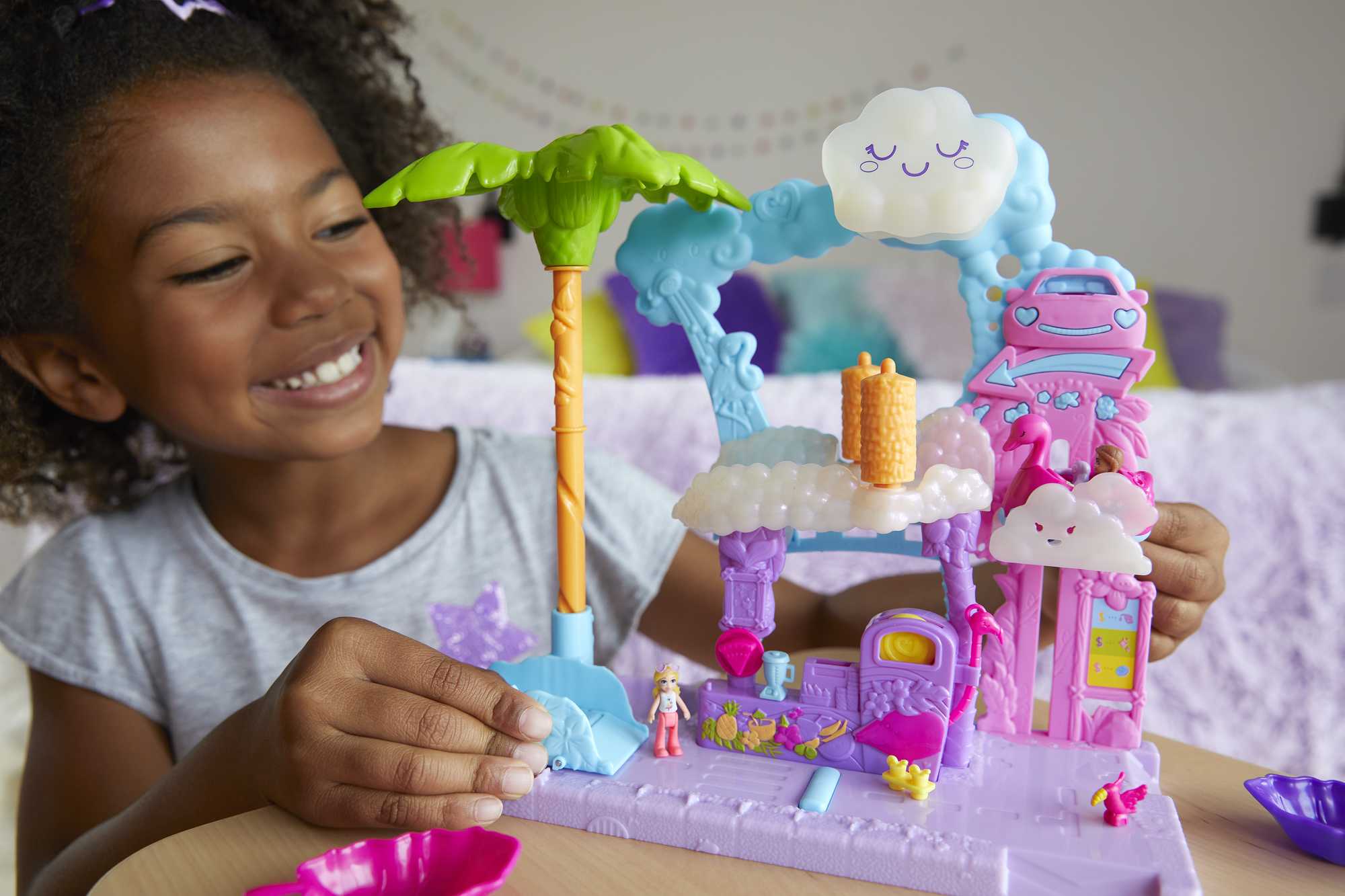 Polly Pocket Pollyville Flamingo Fun Car Wash, 2 Micro Dolls, 4 & Up