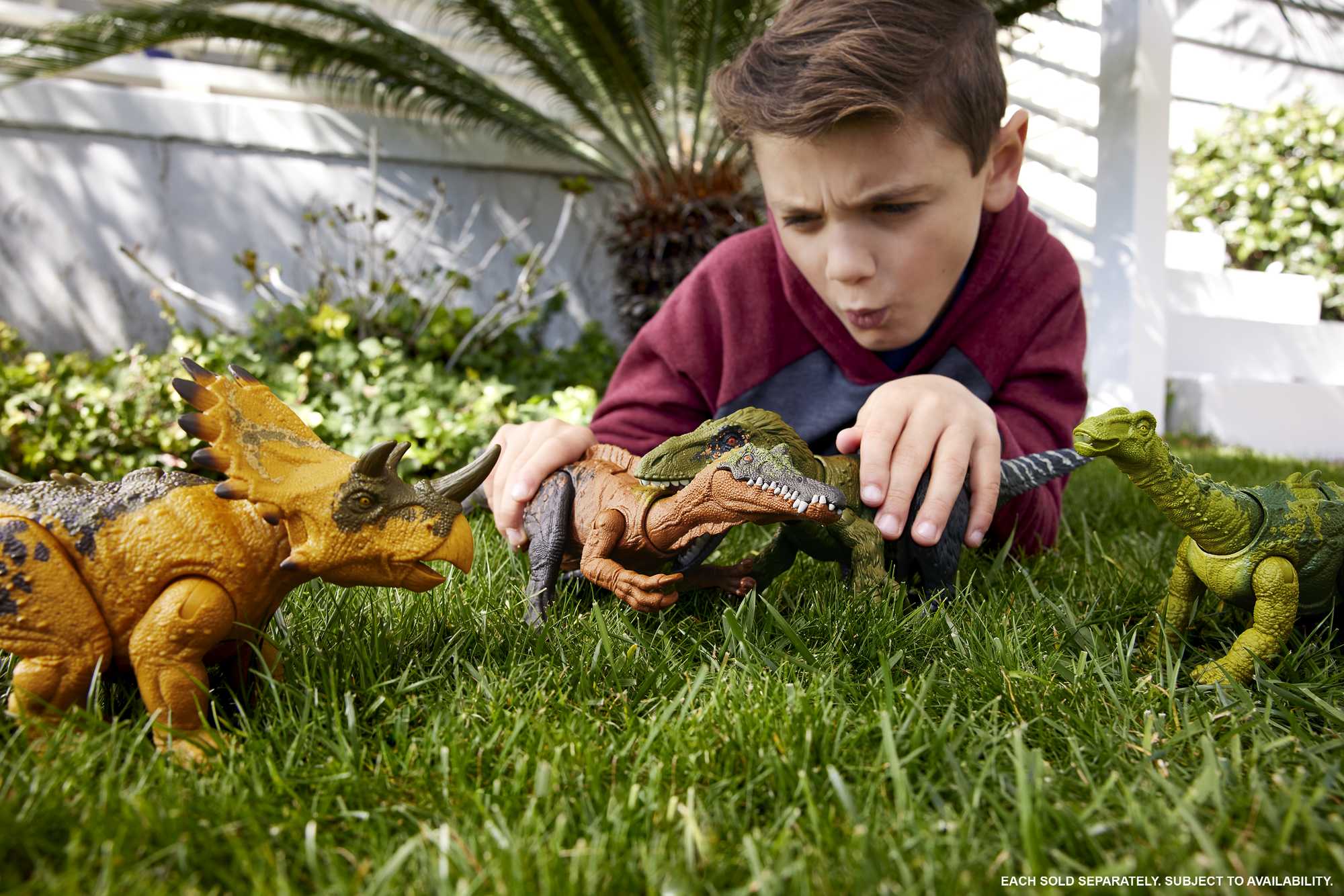 Jurassic World Dinosaurio de Juguete Regaliceratops Rugido Salvaje