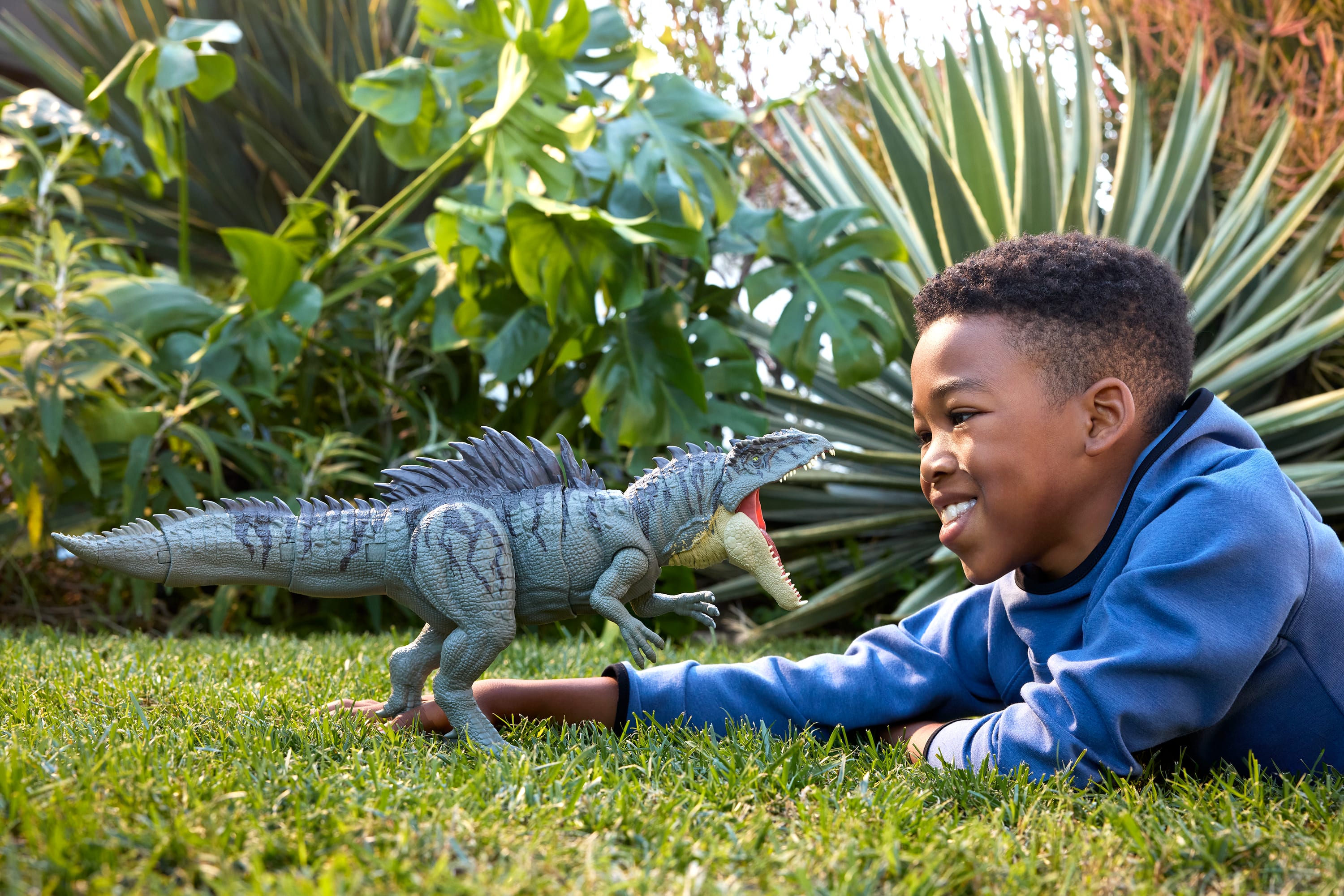 JURASSIC WORLD Colossal Chomp Giganotosaurus | Mattel